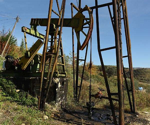 Bio-oil from agricultural and forest waste could help seal abandoned oil wells and store carbon