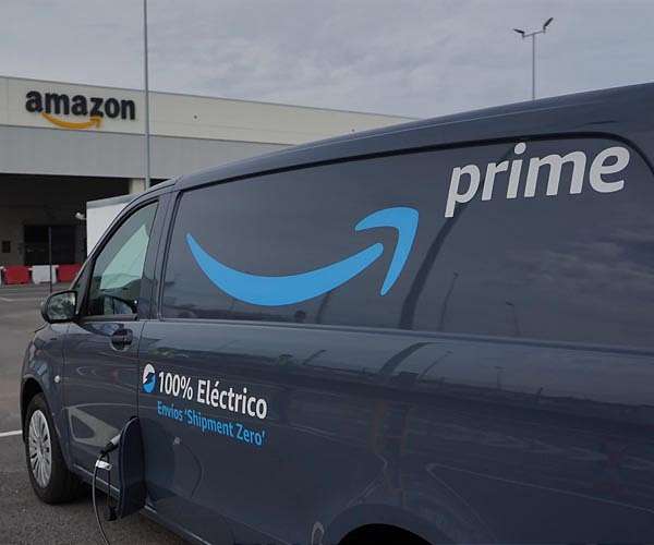 Amazon and Apple beat earnings forecasts as they polish AI skills