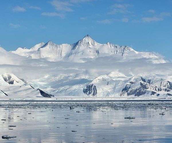 Solar cycles seen in Antarctic fast ice history