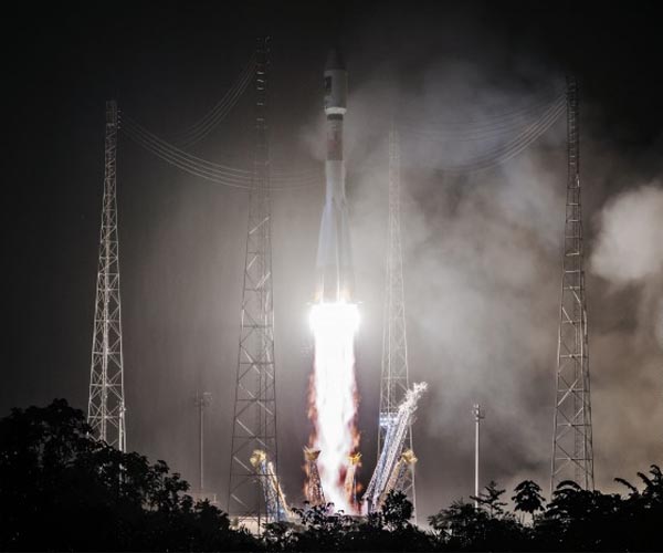 Soyuz launches 34 UK OneWeb satellites
