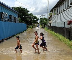 Flood fears ease in Australia as clean-up begins