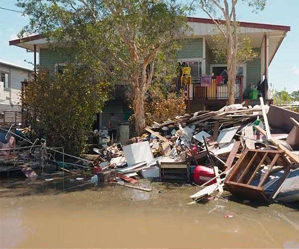 Rising floodwaters force evacuations in eastern Australia