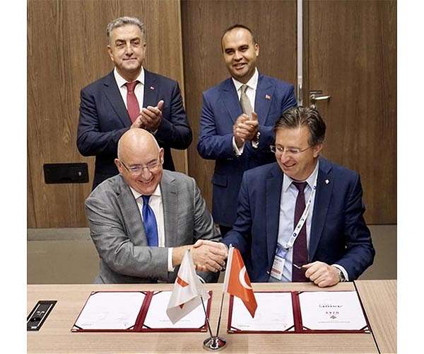 Axiom Space and Turkey sign agreement to send first Turkish astronaut to space