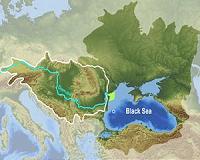 Russia battles to contain Black Sea oil spill