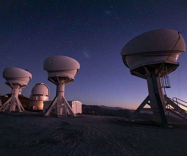 Digital Stargazing: The Best E-Books and Audio Books on Astronomy for Modern Readers