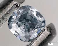What makes diamonds blue