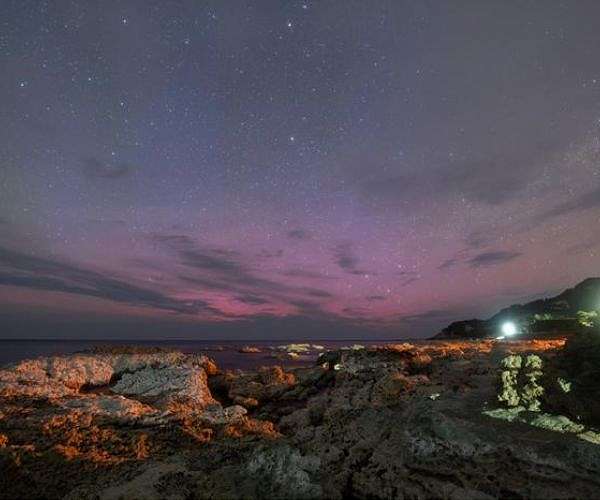 Researchers use citizen scientist data to explore blue auroras in Japan