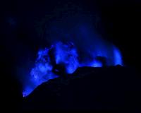 Indonesian volcano puts on spectacular blue light show