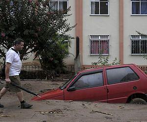 Death toll mounts in Brazil floods