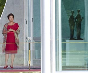 Brazil's Rousseff wants 'new phase' in China ties
