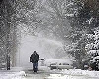 Winter strikes back in late eastern US storm
