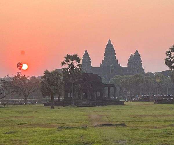 US Pentagon chief visits Cambodia to boost ties with China ally