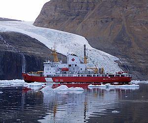 Greenland glacier loses ice
