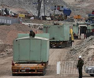 Giant drill at Chile mine greeted with cheers