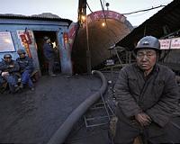 China investigates officials after deadly mine accident