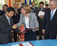 China, France Sign Documents On Economic Cooperation