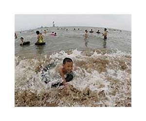 Inflatables and politics as China's leaders hit the beach