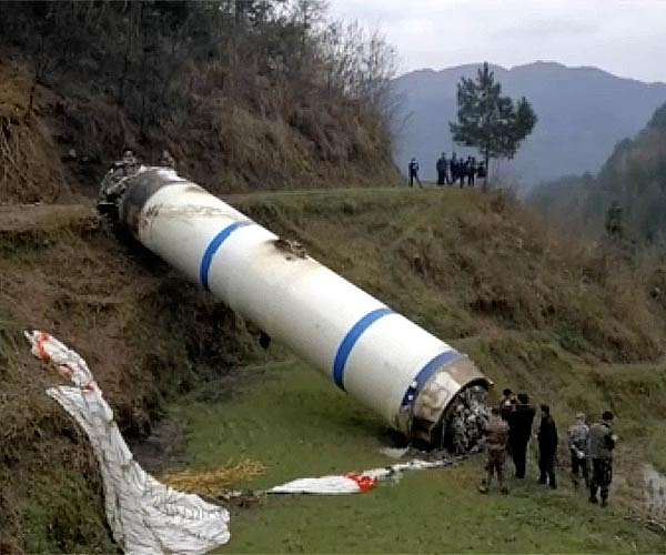 China's parachute system makes controllable landing of rocket boosters