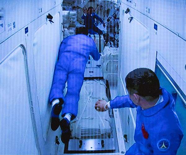Astronauts arrange new 'home' in space