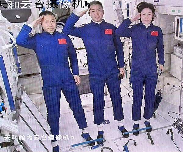 Shenzhou-14 Taikonauts conduct in-orbit science experiments, prepare for space walks