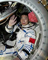 Shenzhou-6 Spaceship Finishes Assembling