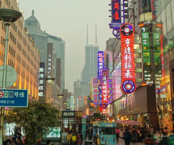 China retail sales plunge in November on Covid woes
