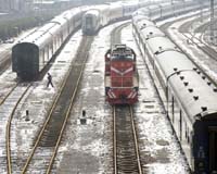 Internet clips stir holiday travel outrage in China