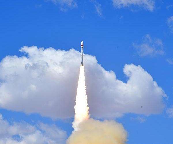 China launches rocket with record payload