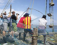 China urges Indonesia to release crew as sea row escalates