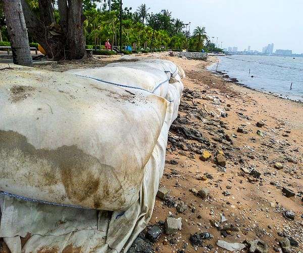 Ocean surges in Ghana displace 1,000