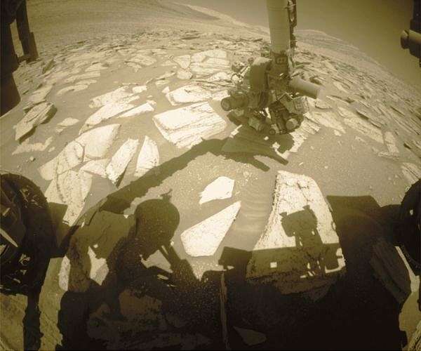 Cliffhangers go by the name of 'Stand By' in Mission Ops: Sols 3980-3981
