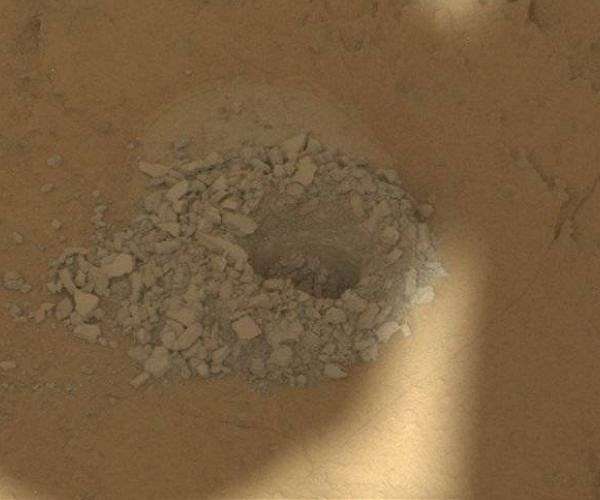 Another beautiful hole on Mars: Sols 3825-3826