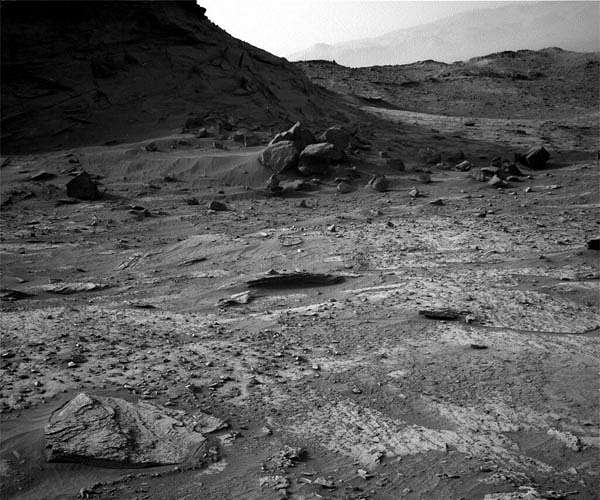 Sols 3383-3384: Picking Our Way to the Pediment