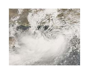 Cyclone Phet hits Pakistan's coastline: officials