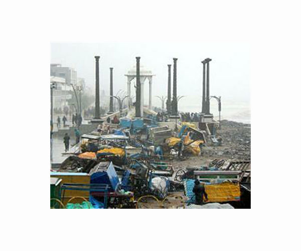 Latest India cyclone kills nine, thousands homeless