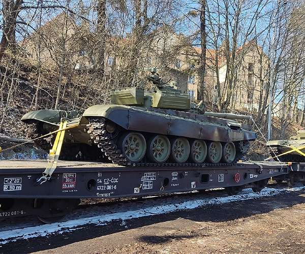 Czechs move to hike military spending to NATO level