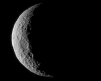 'Dwarf planet' Ceres spawns giant mystery