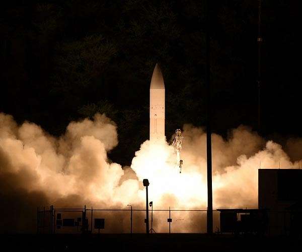Test-firing of U.S. hypersonic missile hit within 6 inches of target