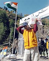India Fixes Dates With Pakistan For Quake Survivors To Cross Kashmir Border
