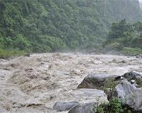 Thousands flee after landslide blocks Nepal river: official