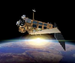 Huge satellite to become 'space junk'