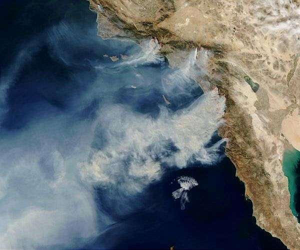 Fleeing California wildfires '10 times harder' during epidemic