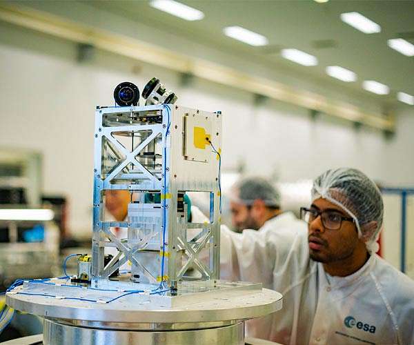 Young ESA team prepare Ariane 6 passenger