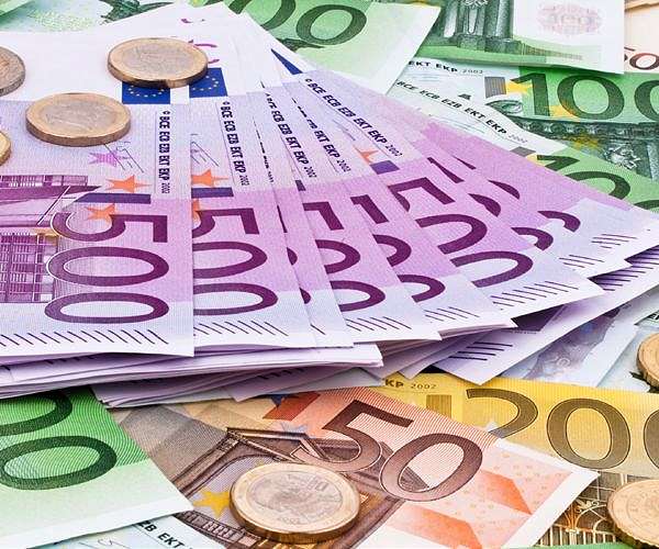Euro up as Russia gas returns, equities struggle ahead of ECB decision