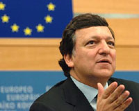 EU chief urges leaders not to ditch climate goals
