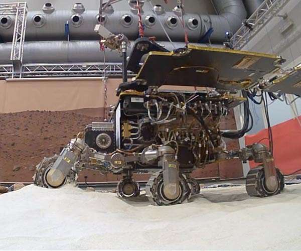 Natural forces may deliver organics to ESA rover on Mars