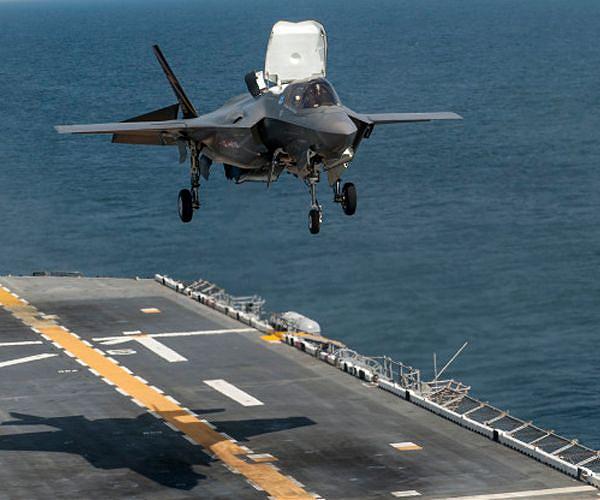 U.S. Marine F-35Bs land on deck of carrier HMS Queen Elizabeth