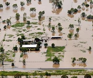 Thousands stranded by Australian floods