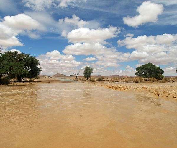Flash floods in Nairobi kill 23
