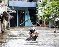 Indonesia flood rescuers hunt for missing after 43 killed